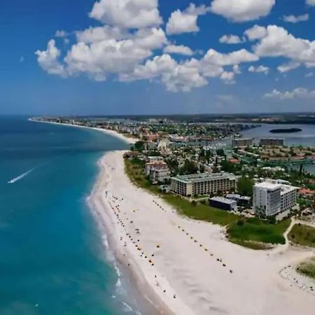 Private One-Bedroom 13-Directly Across From Beach St. Pete Beach Extérieur photo