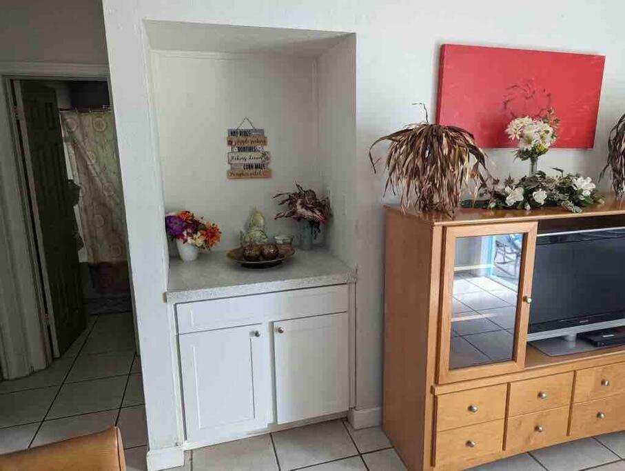 Private One-Bedroom 13-Directly Across From Beach St. Pete Beach Extérieur photo