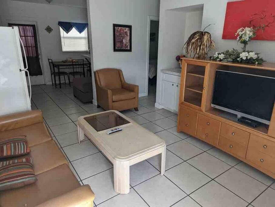 Private One-Bedroom 13-Directly Across From Beach St. Pete Beach Extérieur photo