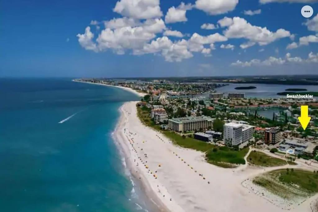 Private One-Bedroom 13-Directly Across From Beach St. Pete Beach Extérieur photo